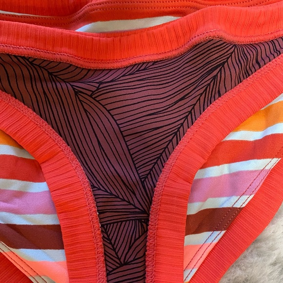 NWOT Maaji Reversible Bikini bottoms size Medium - Picture 5 of 7